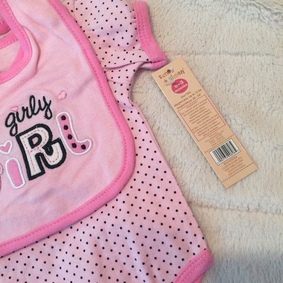 GIRLY Girl Onsie & Bib - Picture 2 of 2